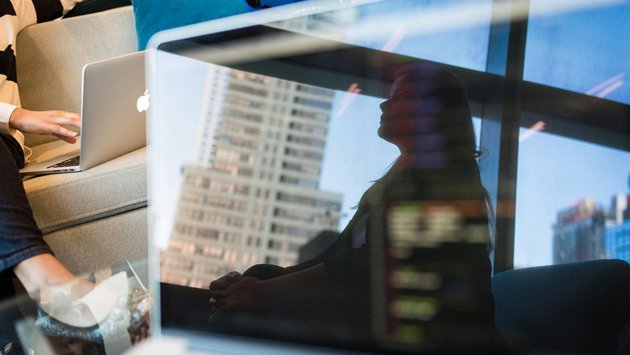 华美银行与Velo卡：揭秘金融科技背后的故事